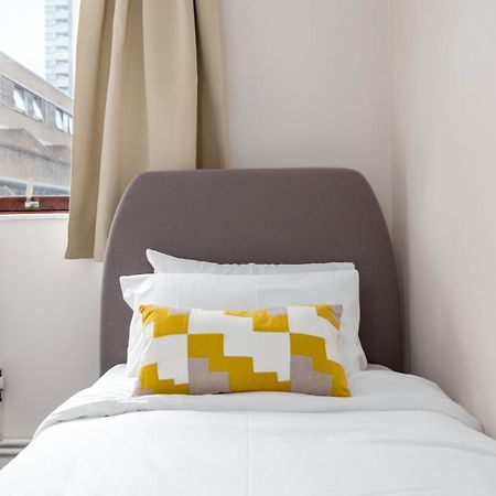 Ferienwohnung Guestready - Lovely Ground Floor Duplex With Patio In Southbank London Exterior foto