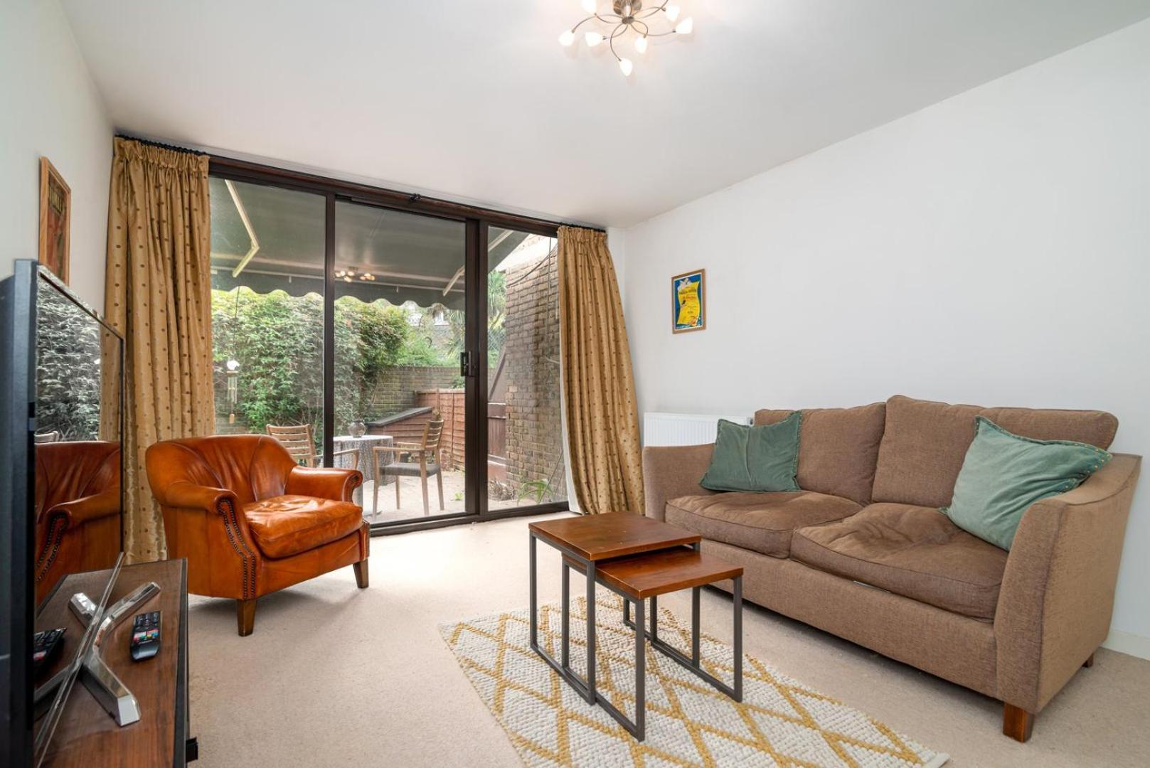 Ferienwohnung Guestready - Lovely Ground Floor Duplex With Patio In Southbank London Exterior foto