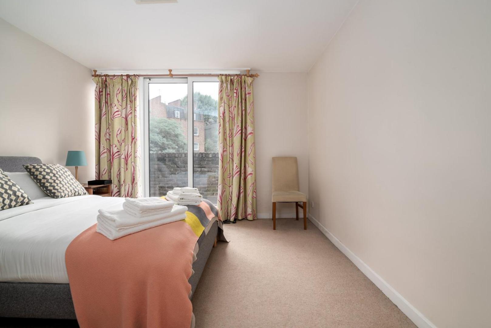 Ferienwohnung Guestready - Lovely Ground Floor Duplex With Patio In Southbank London Exterior foto